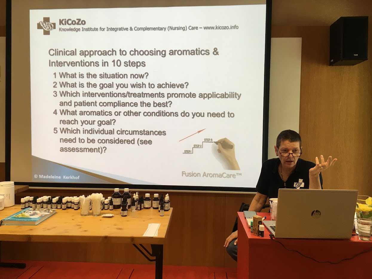 Madeleine Kerkhof přednáší na kurzu v Brně