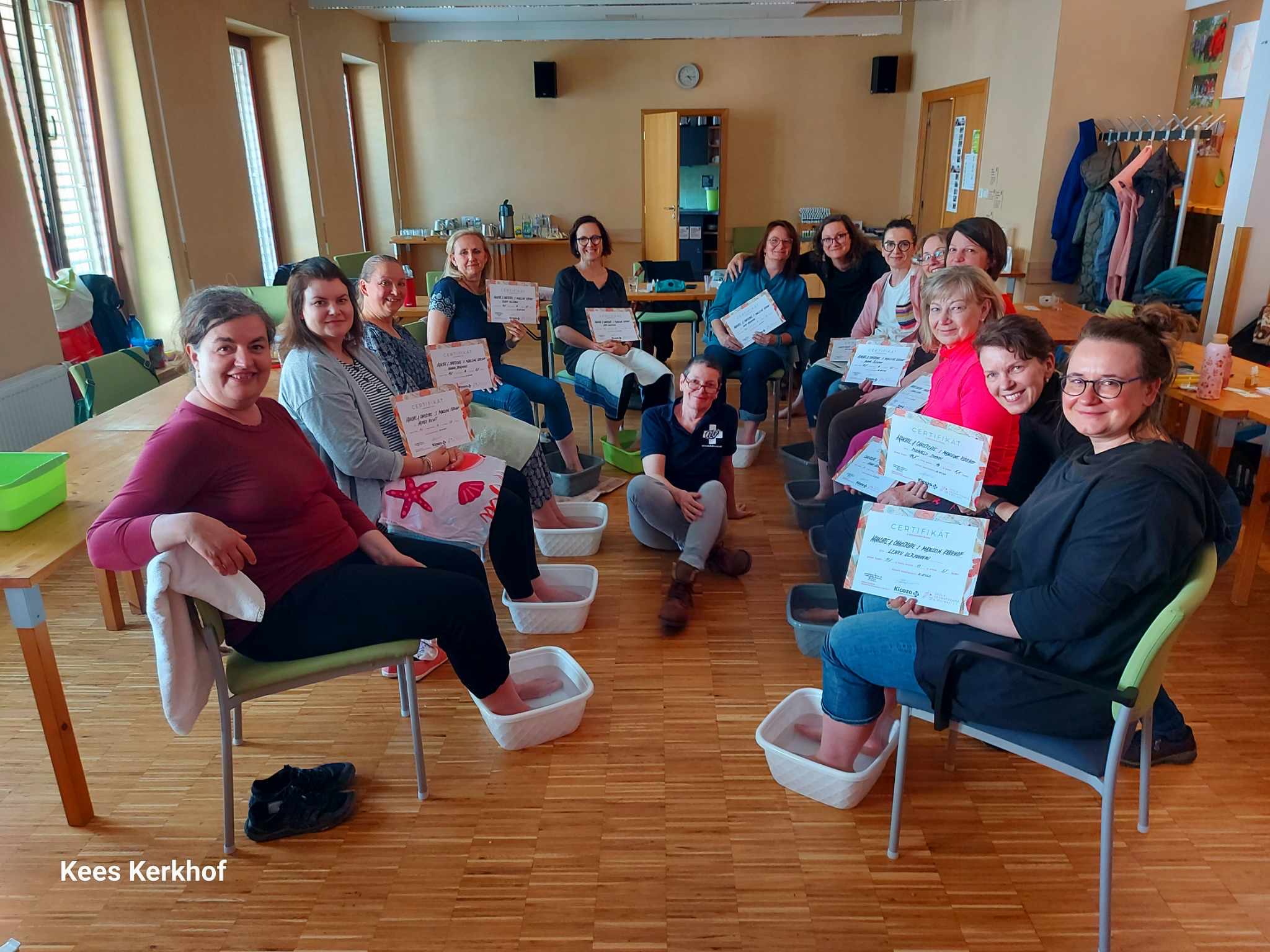 Madeleine se studentkami na kurzu v Brně v roce 2023